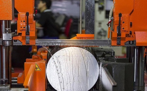 喜德立式金属带锯床切削出现跑带故障解决方法！